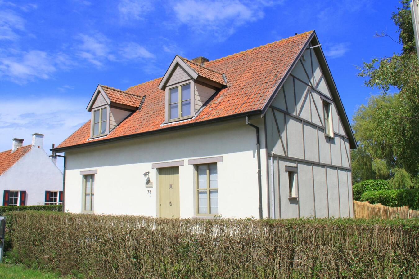 Charmante woning met tuin, garage en carport te Zuienkerke 