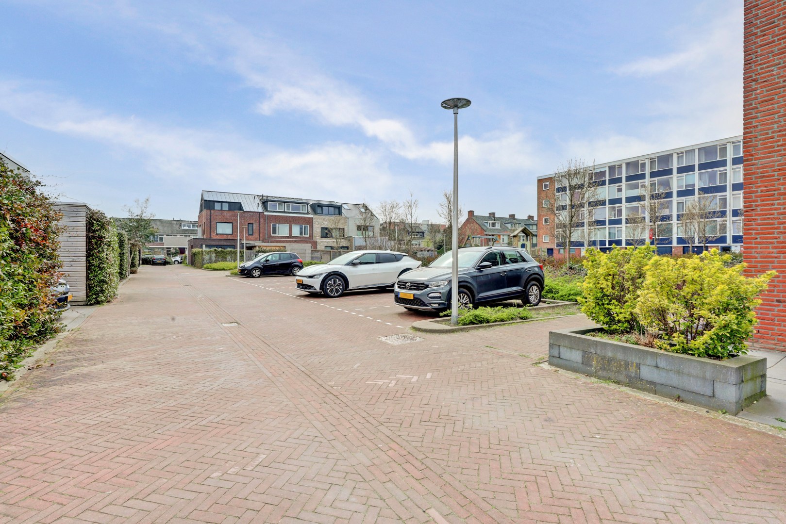 Energiezuinig (A++) en instapklaar 6-kamer gezinswoning met luxe keuken, vijf slaapkamers en zonnige tuin op het zuidoosten 