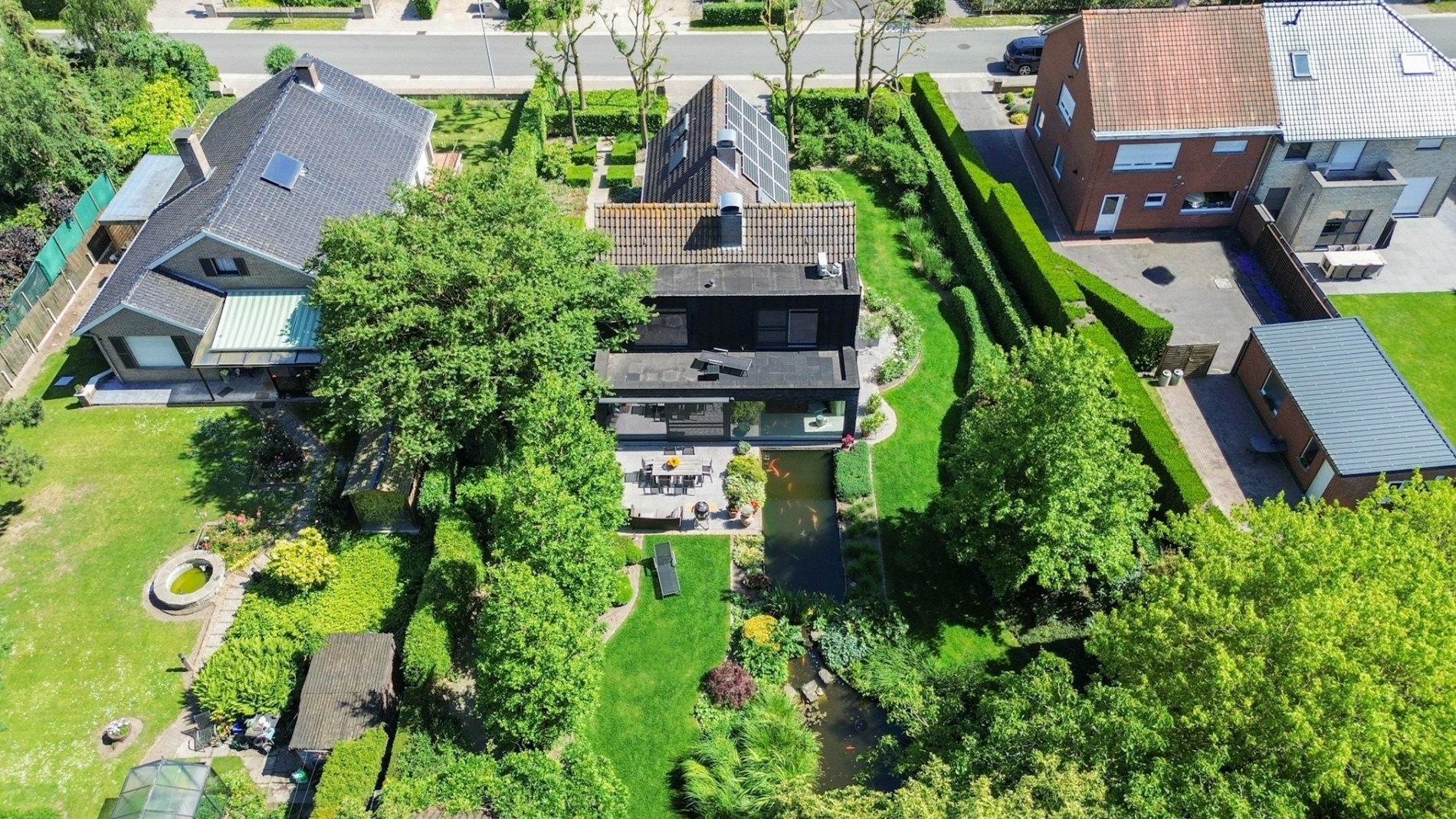 Ruime villa met prachtige tuin en hoogwaardige afwerking, perceel van 1891 m², rustig gelegen te Torhout 