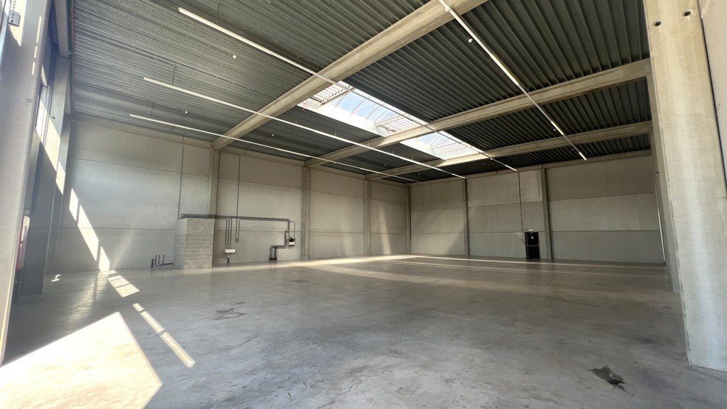 Recent magazijn te huur in Evergem