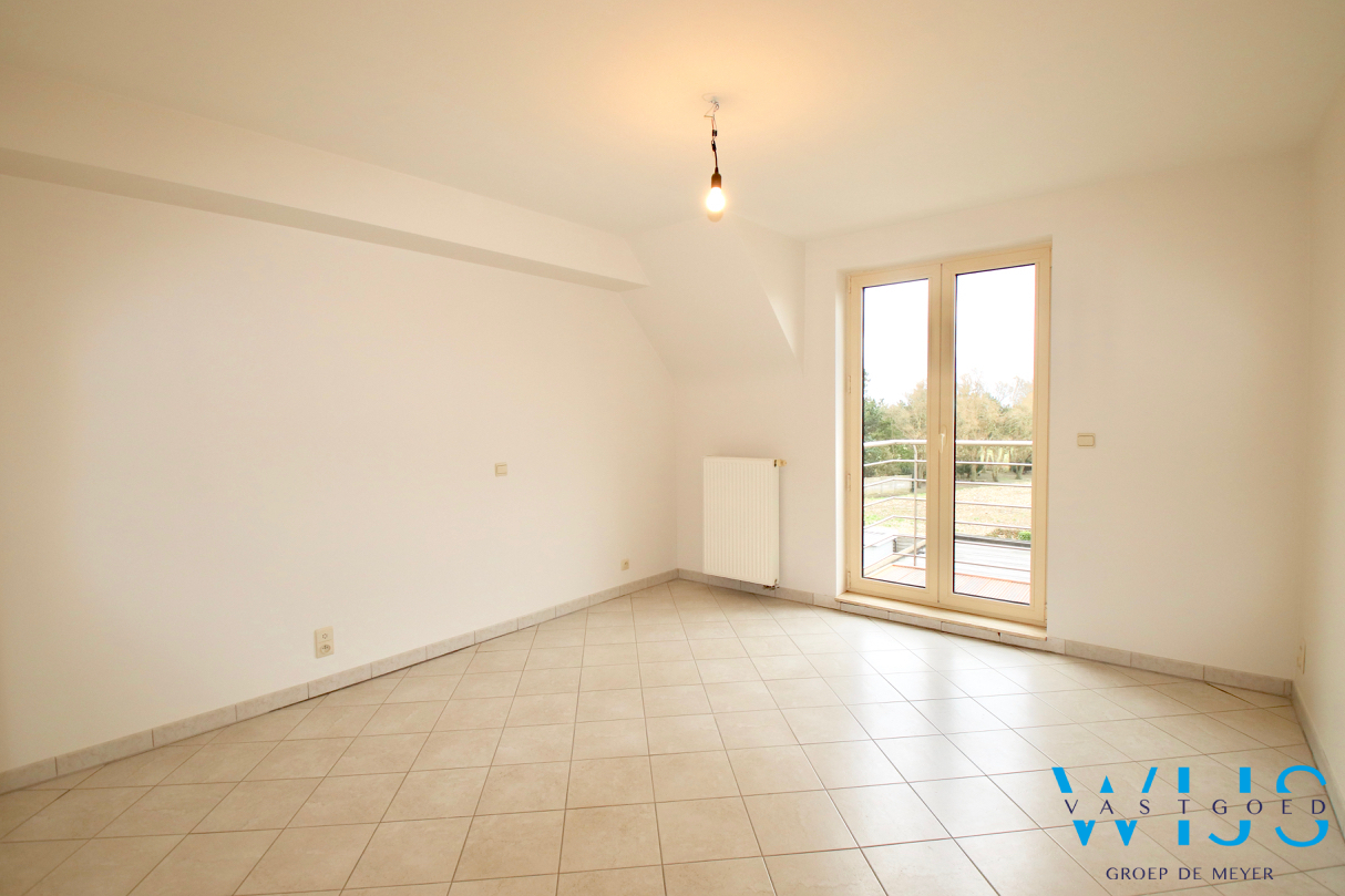 Instapklaar 3 slaapkamerappartement met garage in hartje Assenede ! 