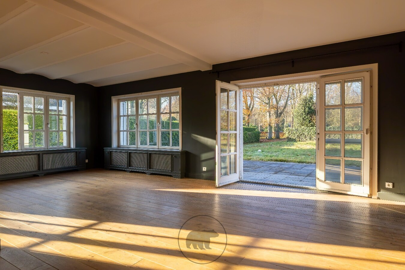 Op te frissen villa op residentiële droomlocatie 