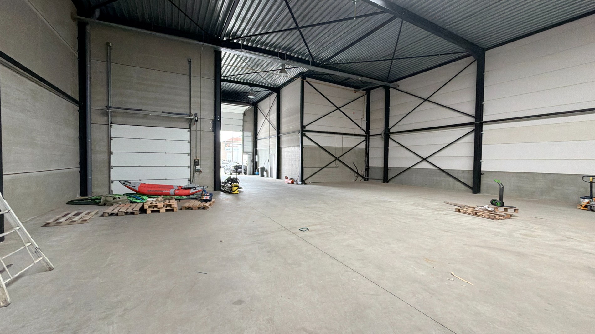Bedrijfsunits met magazijn en kantoor te huur in Mechelen-Noord