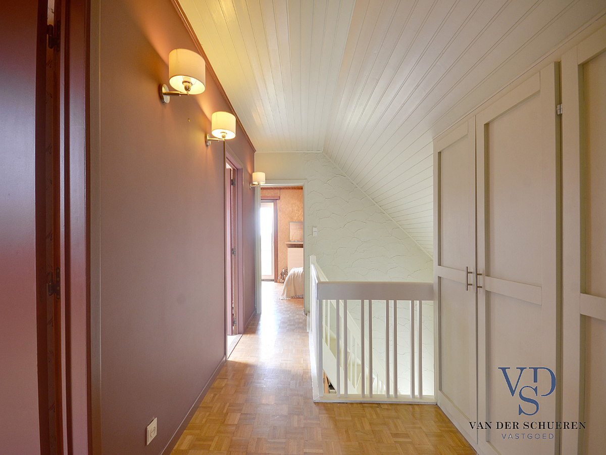 Tijdloze villa in residentiële wijk te Nazareth. 