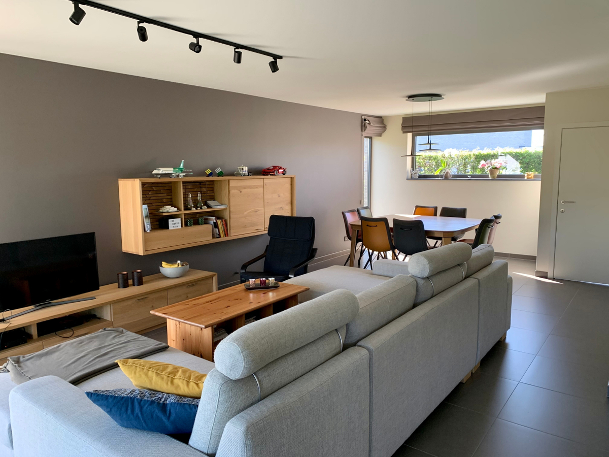 Ruime, eigentijdse Half Open Bebouwing. 