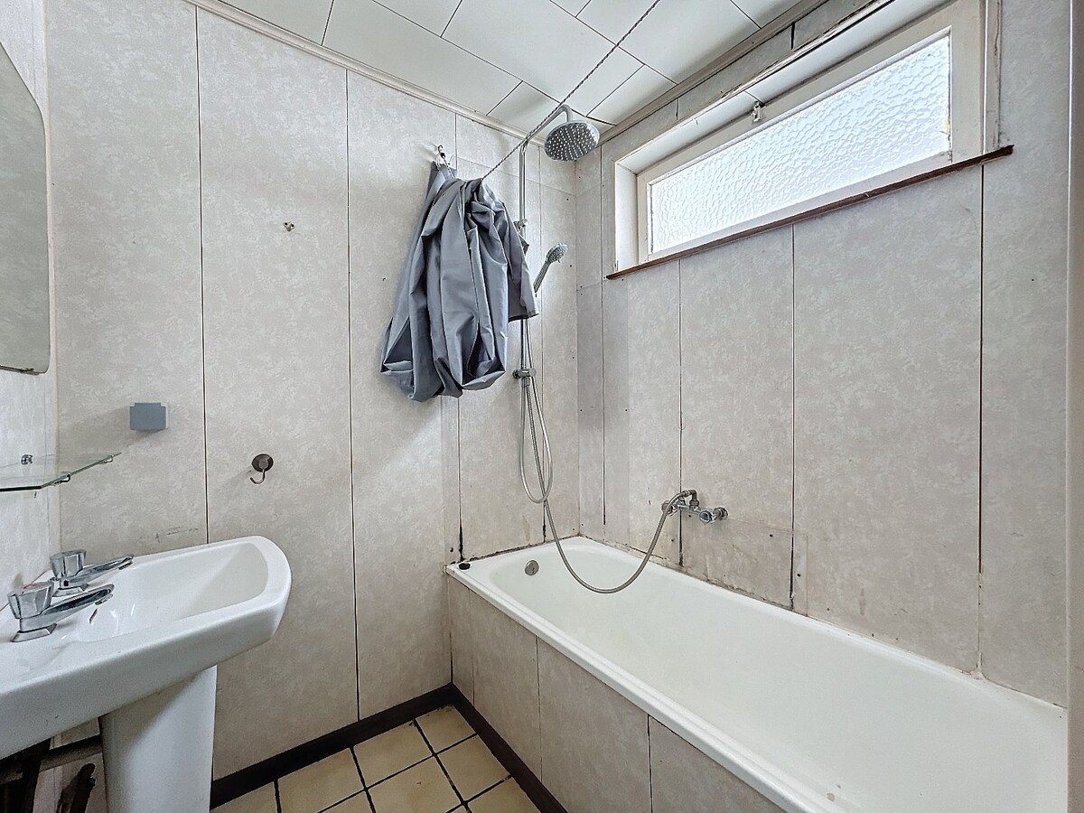 Te renoveren woning met 3 kamers en tuin centrum Herzele 