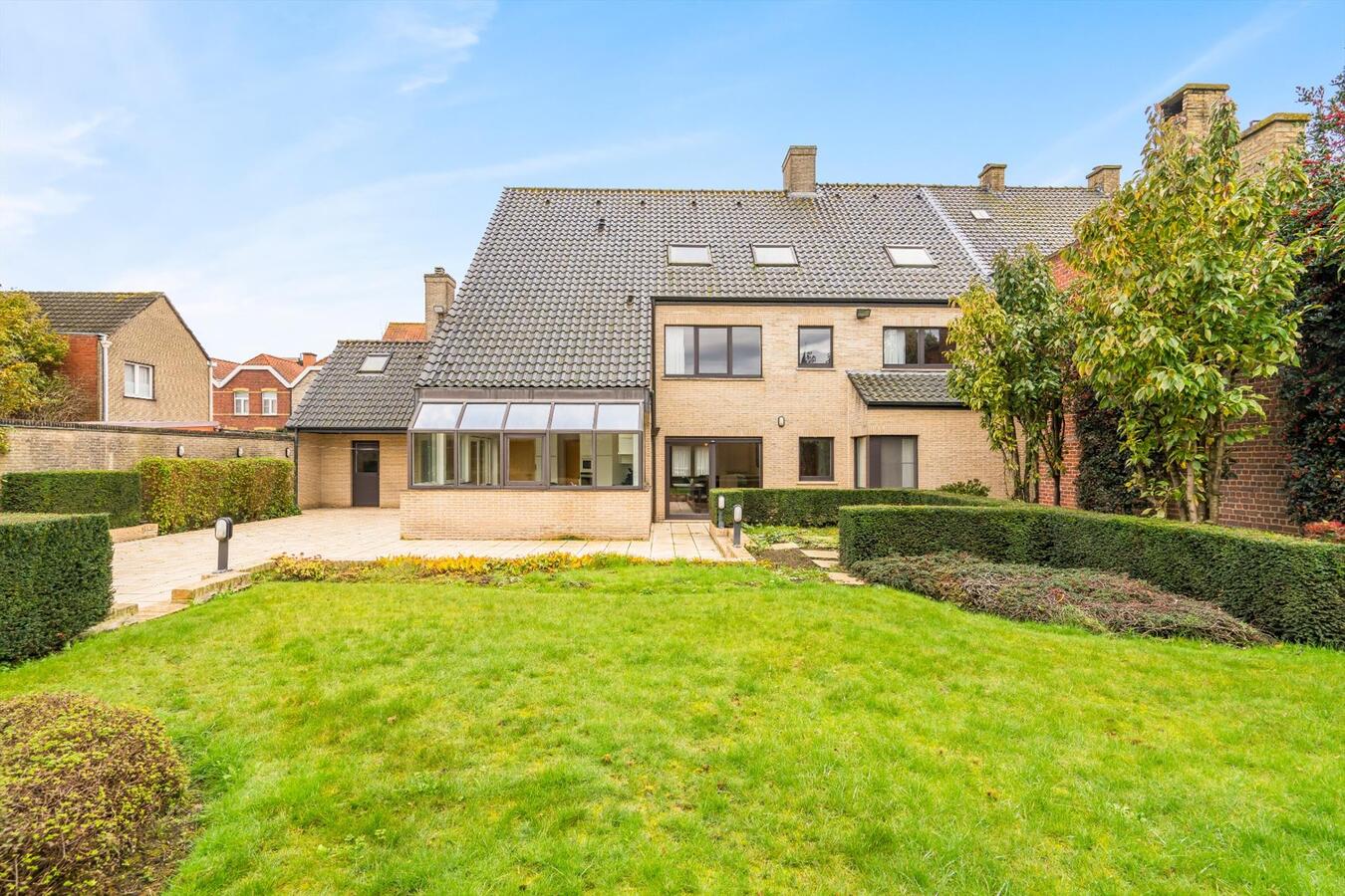 Uitstekend gelegen karakterwoning met tal van mogelijkheden 
