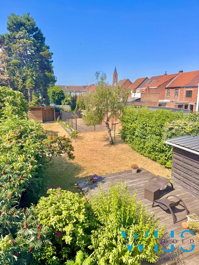 Praktisch en rustig gelegen woning met garage &amp; toffe tuin te Zelzate! 