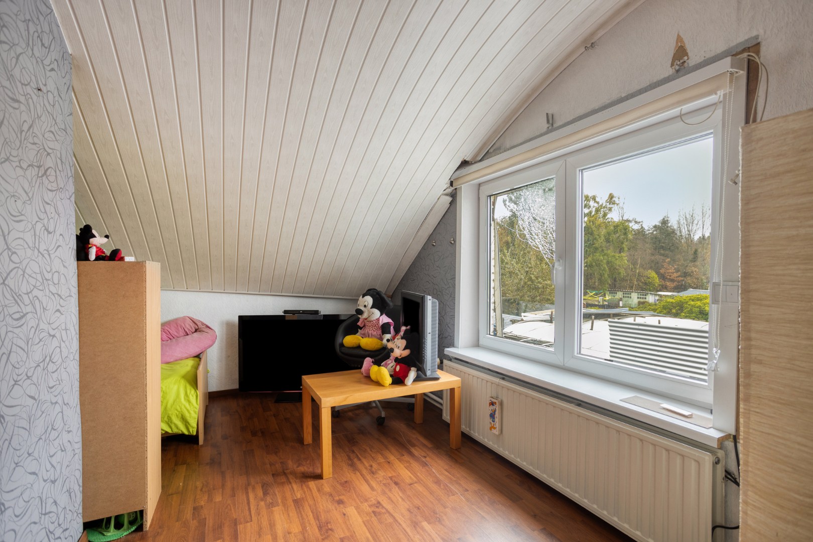 Te renoveren woning met 5 slpk. op ruim perceel van 18a 95ca in Mol 