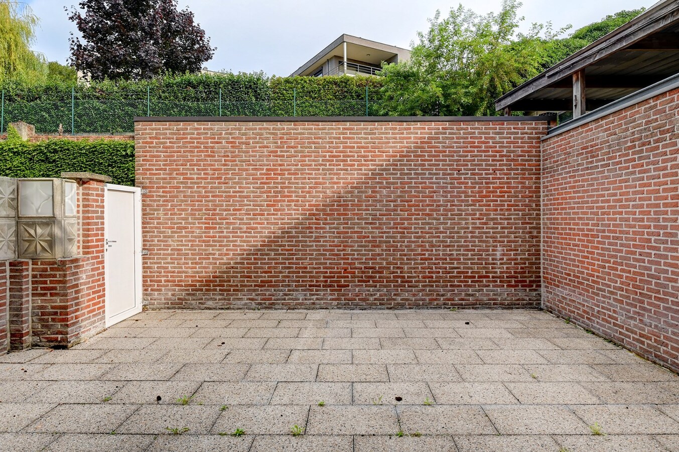 Centraal gelegen appartement met ondergrondse garage en groot terras 