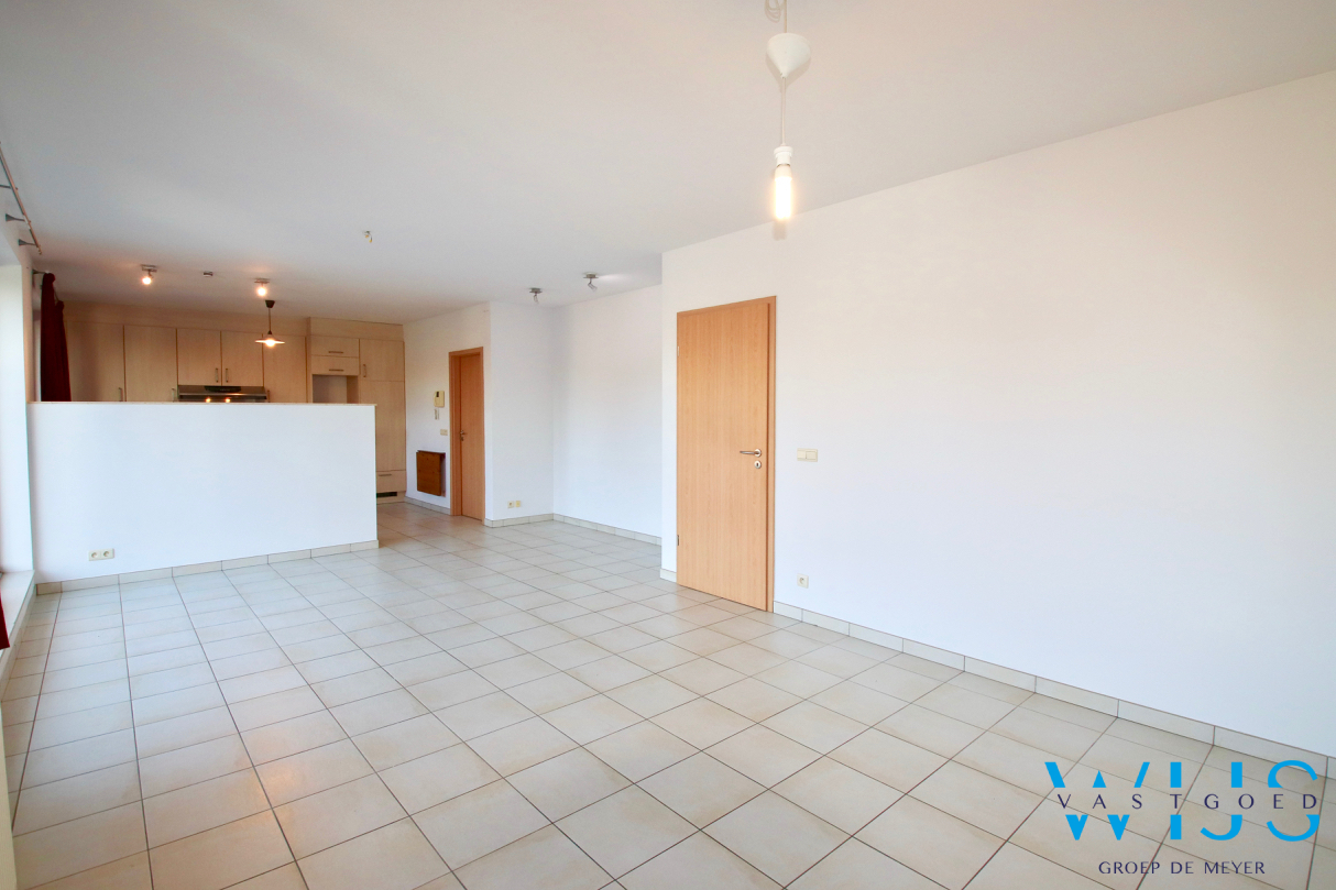 Instapklaar 2 slaapkamer appartement met terras &amp; garage ! 