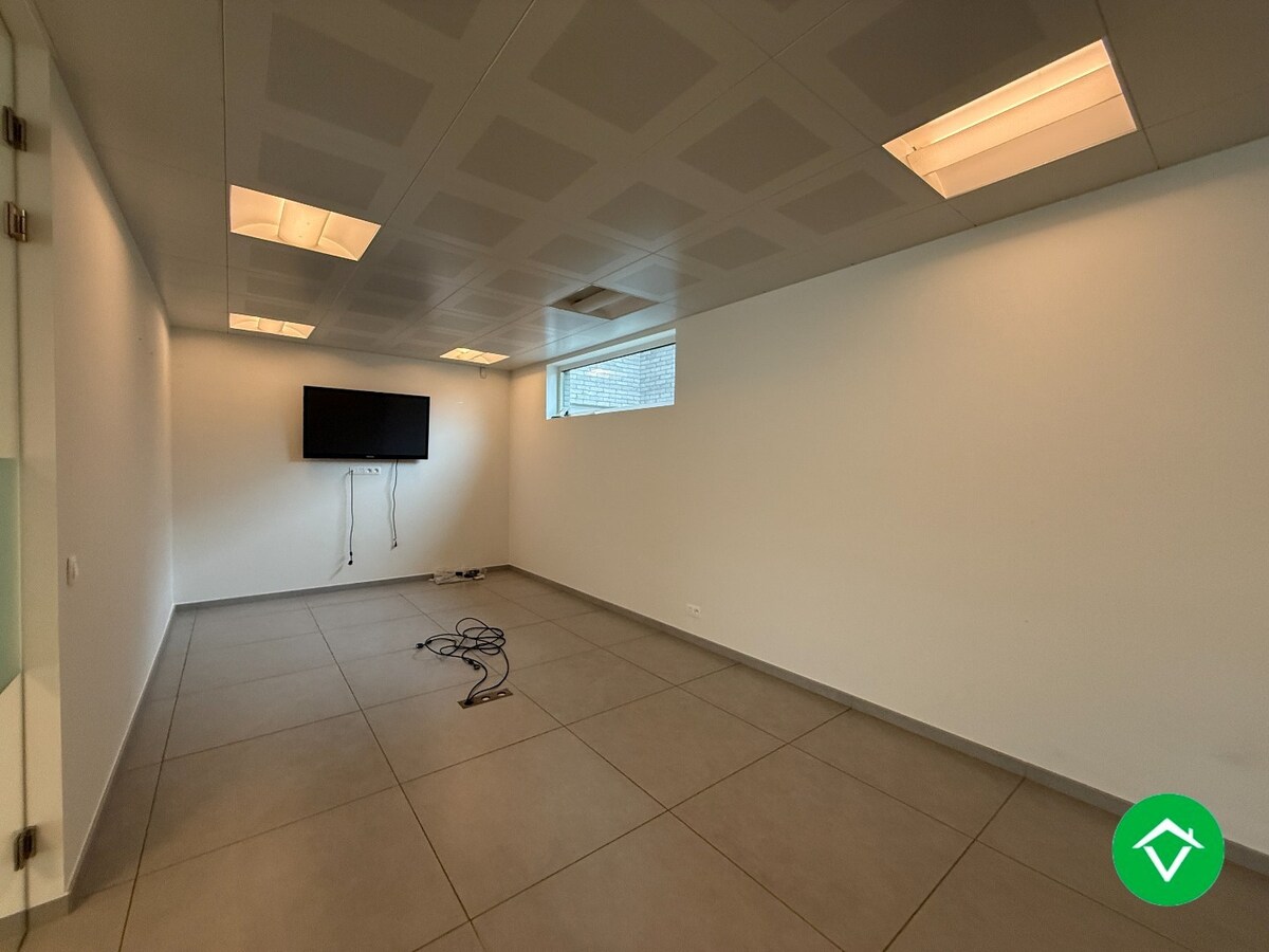 Ruim handelspand van 183m² op een centrale ligging te Roeselare 