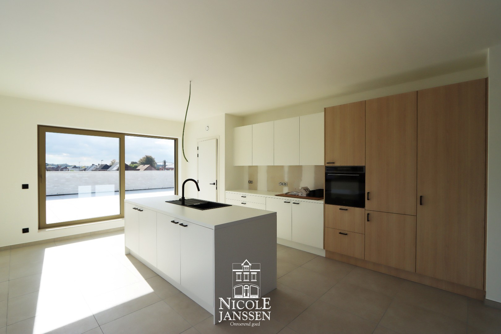 Penthouse met twee autostandplaatsen 