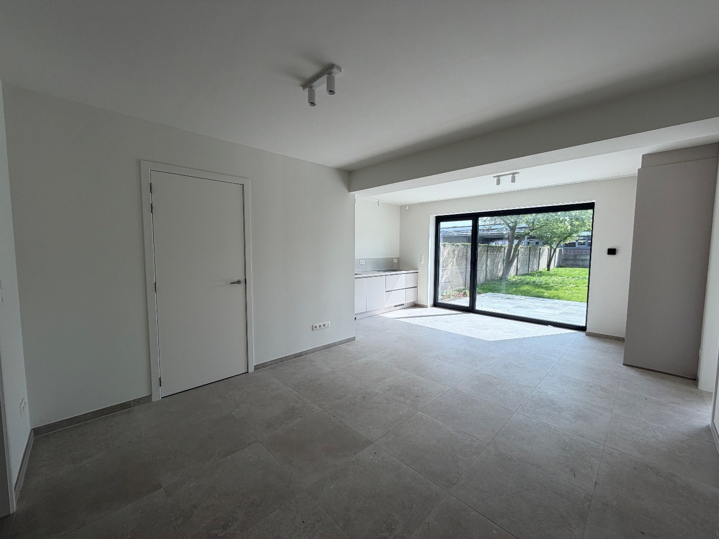 Nieuwbouw gelijkvloers appartement met 2 slaapkamers te huur in centrum Geel 