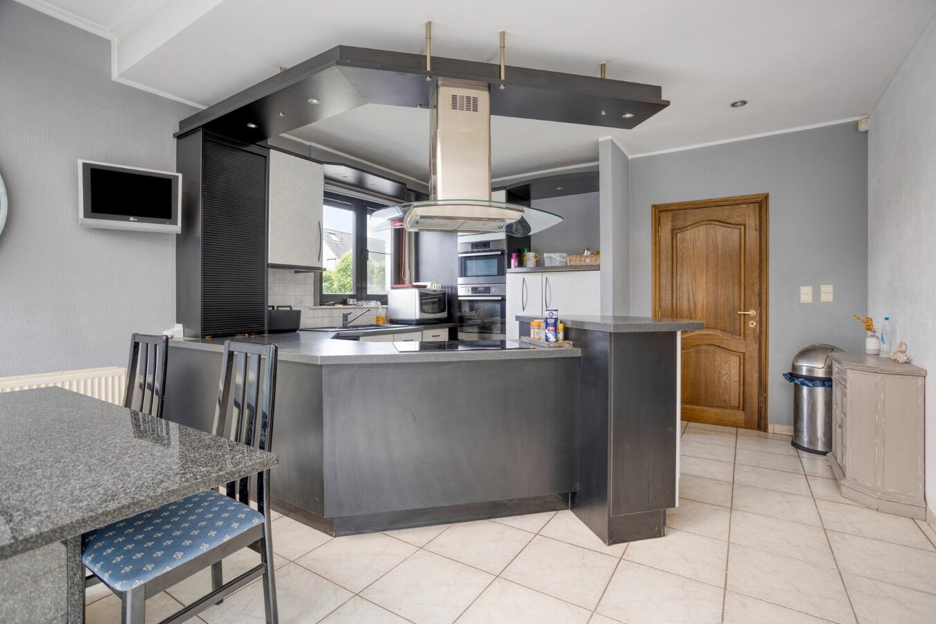 Stijlvolle villa met tuin en dubbele garage te Tienen 