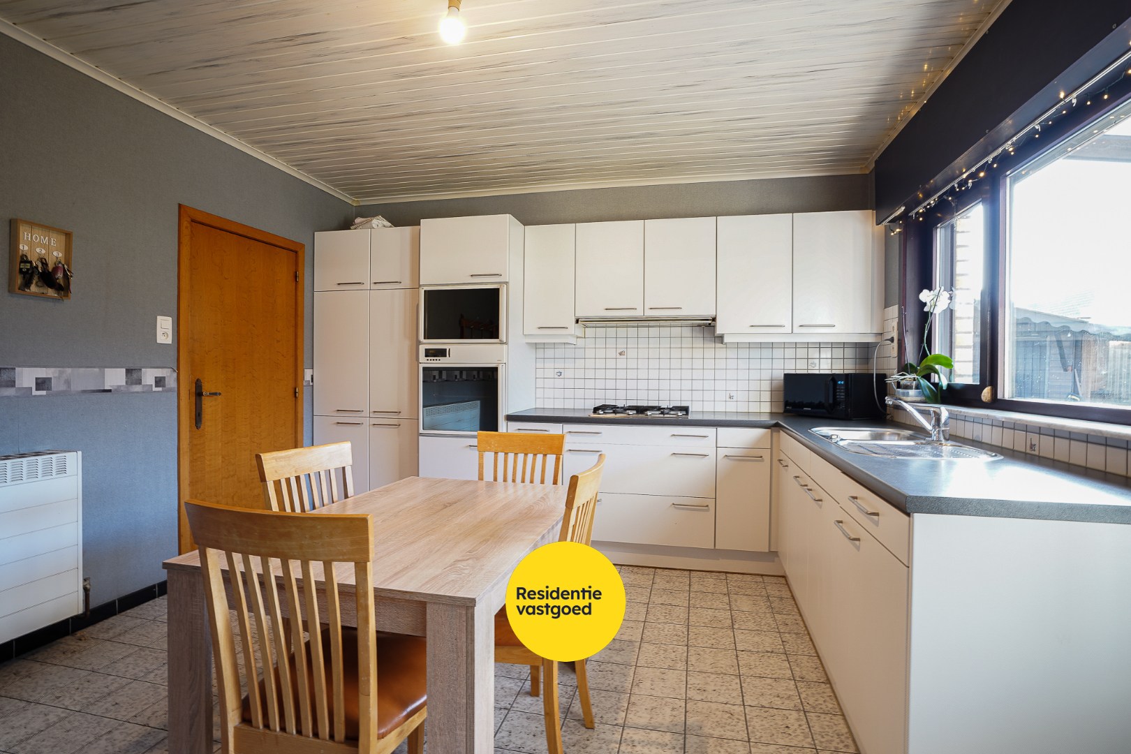 Woning met 5 slaapkamers in het centrum van Eernegem 