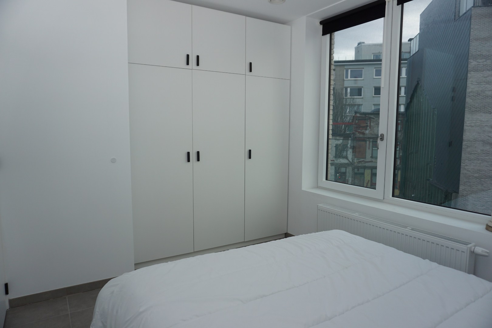 APPARTEMENT RÉCEMMENT CONSTRUIT AVEC 2 CHAMBRES ET PLACE DE PARKING PRÈS DE PETIT PARIS 