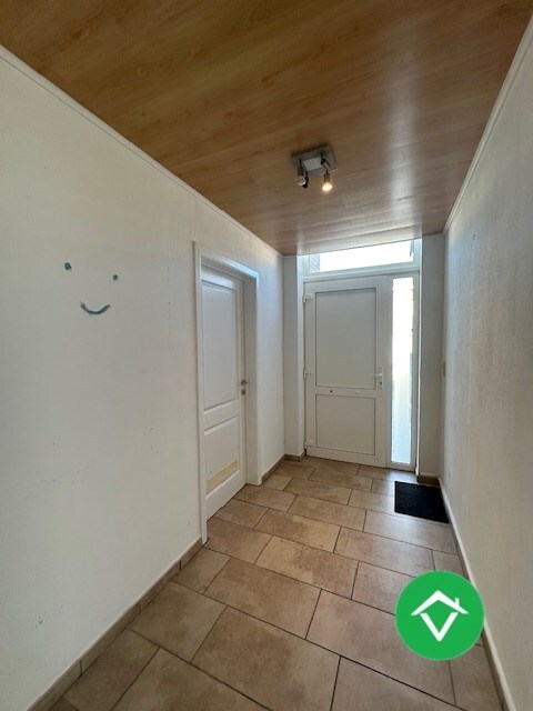 Instapklaar gelijkvloers appartement met tuin en garage in rustige wijk te Eernegem 