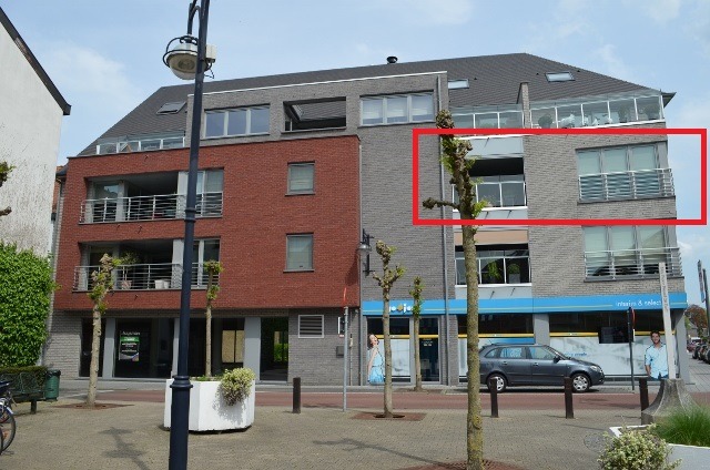 Appartement met 2 slpks, terras en garage te centrum Maldegem 