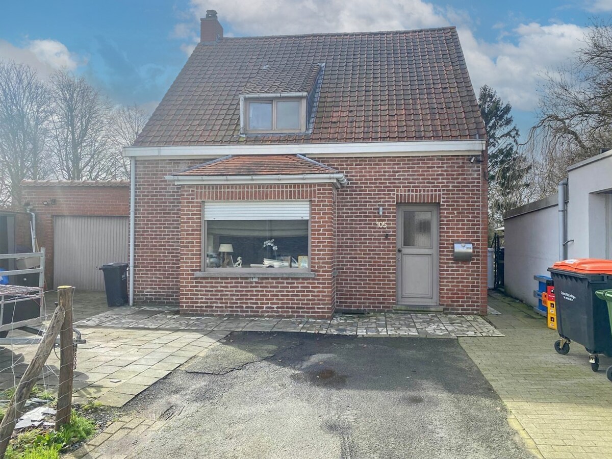 Alleenstaande woning grote zuidgerichte  tuin. 