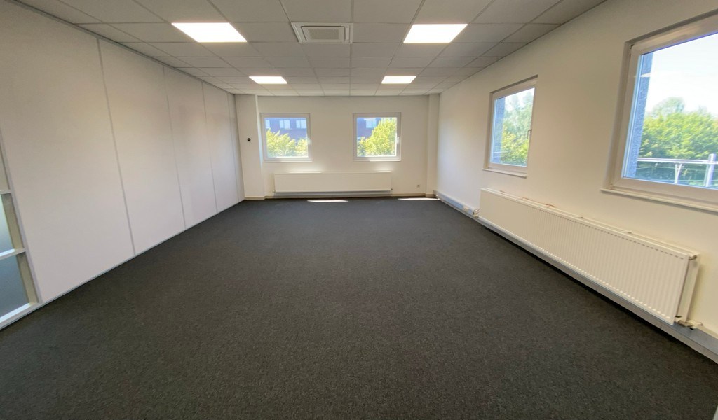 Instapklare kantoorruimte te huur vlakbij E40/R4 in Gent