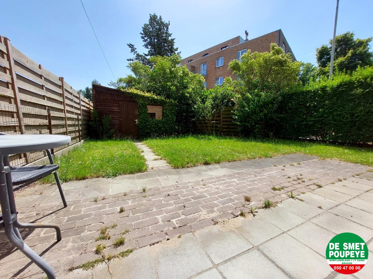 GELIJKVLOERSAPPARTEMENT MET TUINTJE 