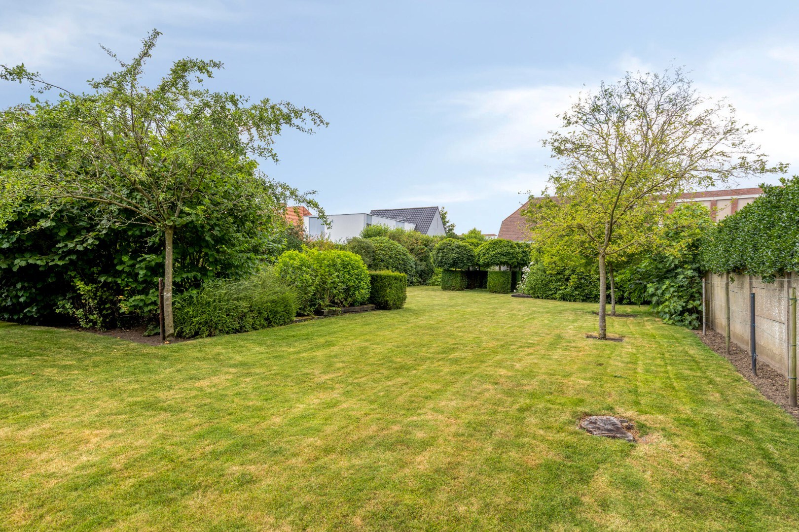 Statige woning met prachtige tuin op een unieke ligging in Geel-centrum 