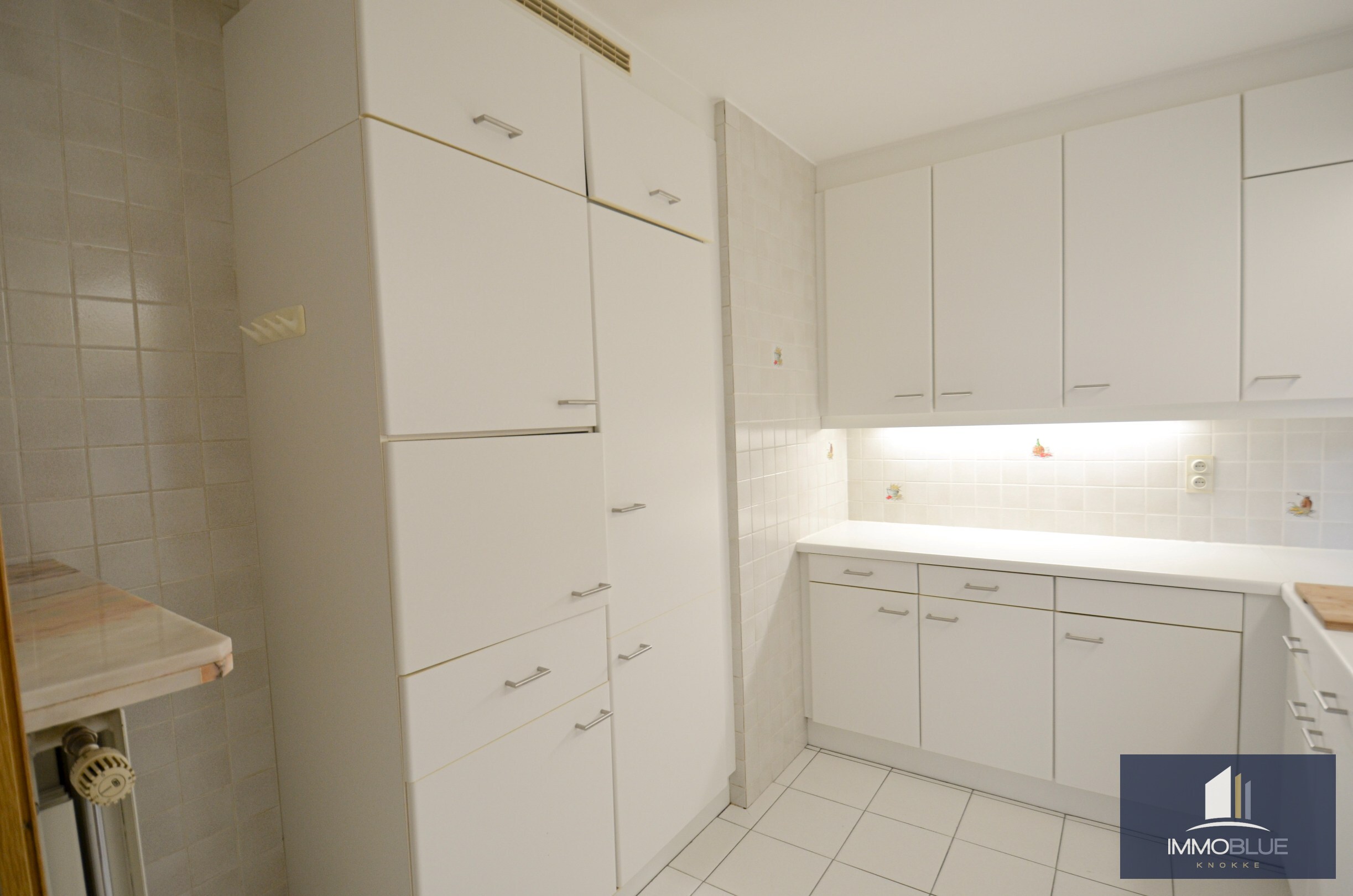 Lichtrijk hoekappartement met ruime terrassen gelegen in een klein residentie. 