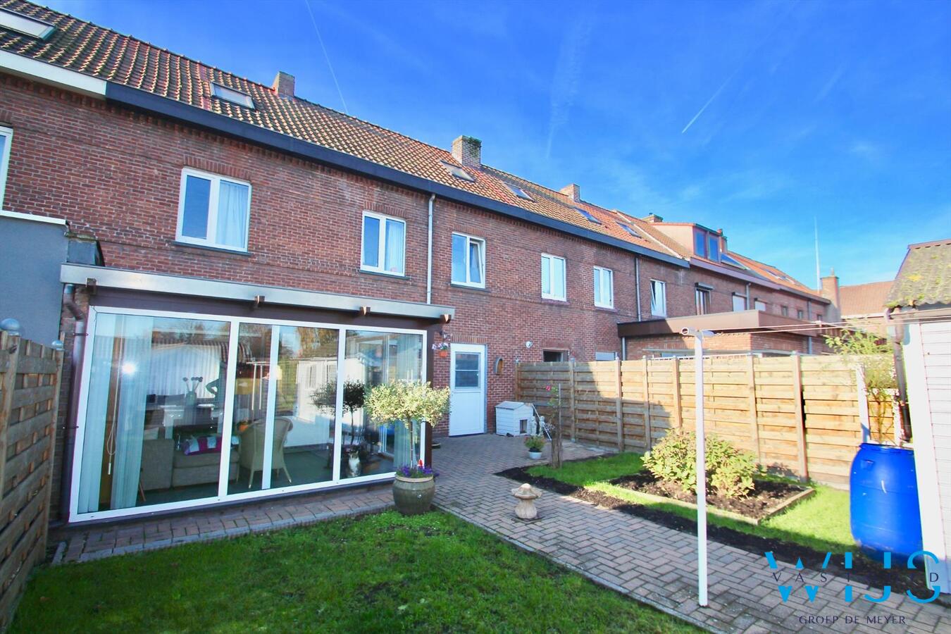 Praktische instapklare rijwoning gelegen in een rustige straat te Rieme! 