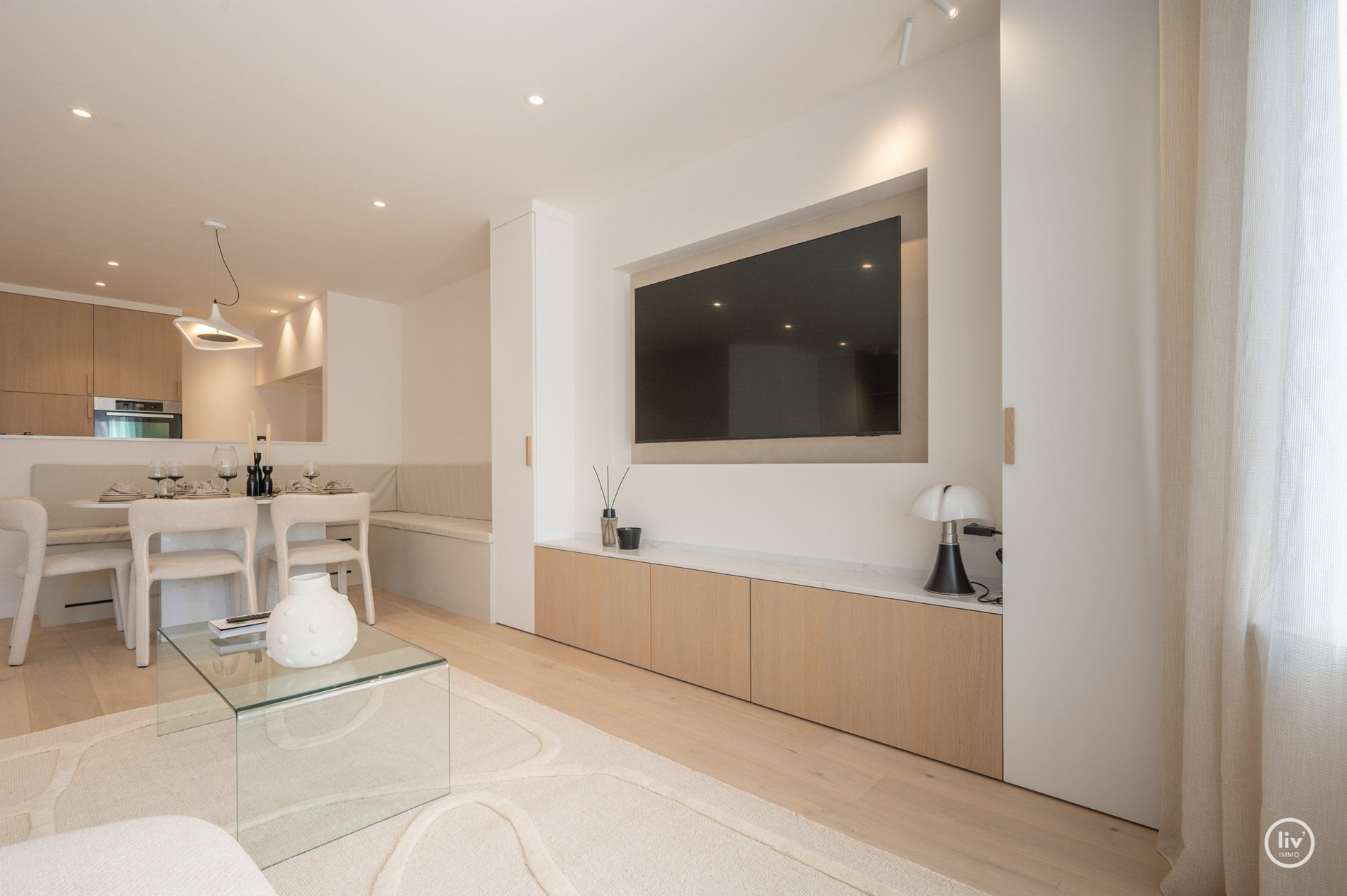 Volledig gerenoveerd en stijlvol appartement in het hart van Knokke in de  Lippenslaan. 