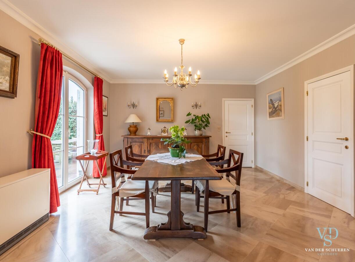 Stijlvolle villa in prachtige, groene omgeving.    Exclusief. 