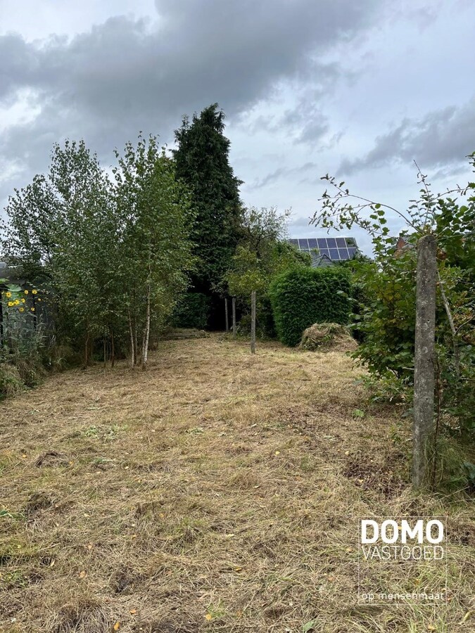 TE RENOVEREN HALFOPEN WONING MET TUIN EN GARAGE OP 8A 67CA TE KURINGEN 