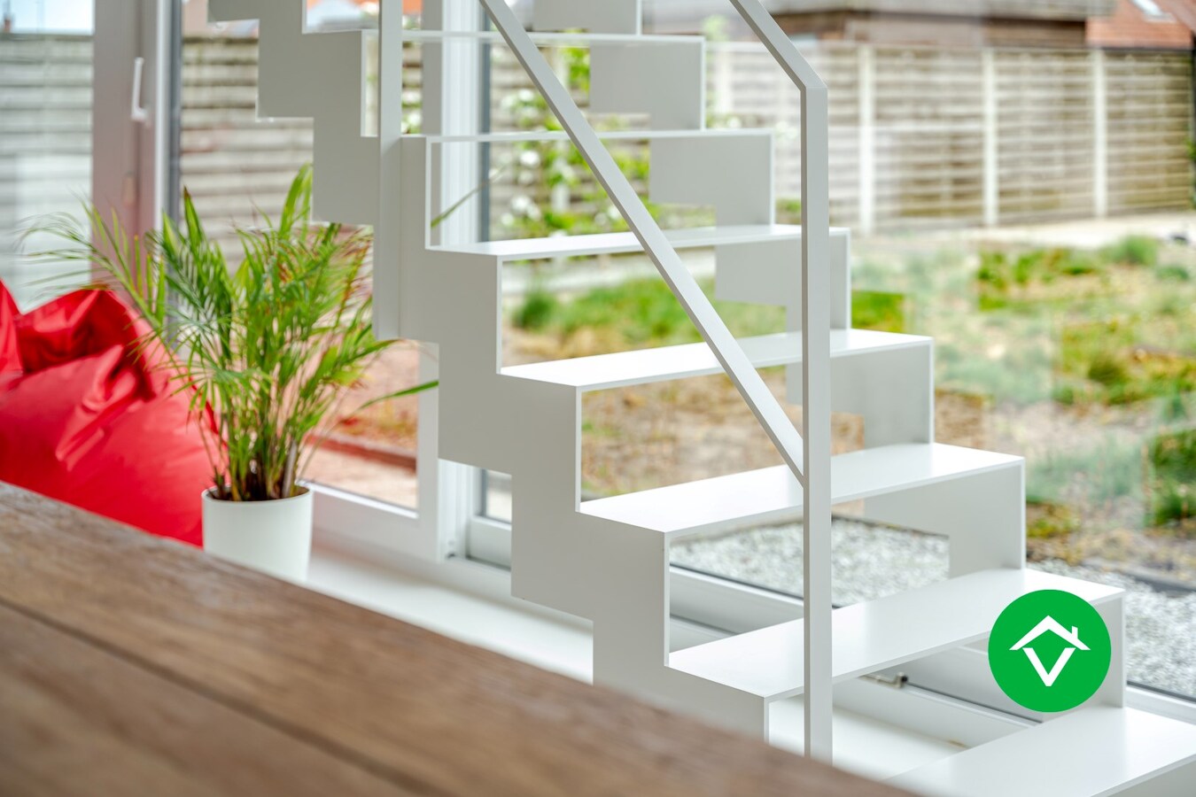 Zeer stijlvolle en instapklare villa te koop in het centrum van Koekelare. 