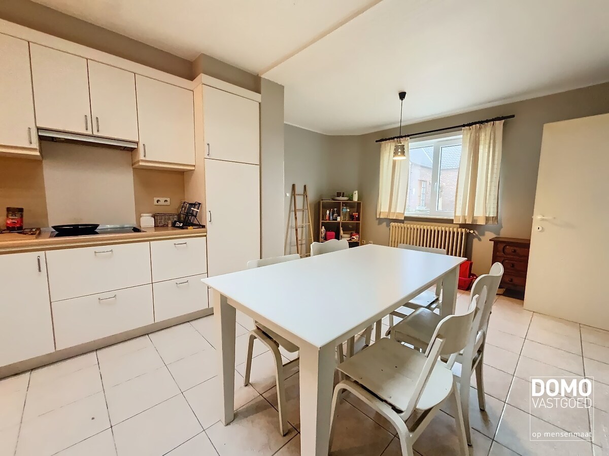 Half open bebouwing met 3 slaapkamers te Herk-de-Stad - 161m² 