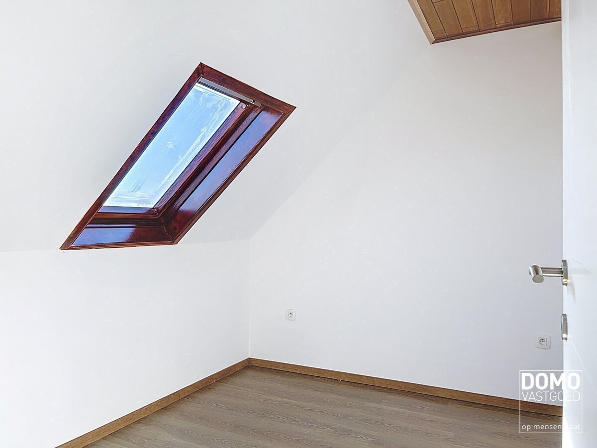 GERENOVEERD DUPLEXAPPARTEMENT MET 2 SLAAPKAMERS OP GOEDE LOCATIE IN KURINGEN 