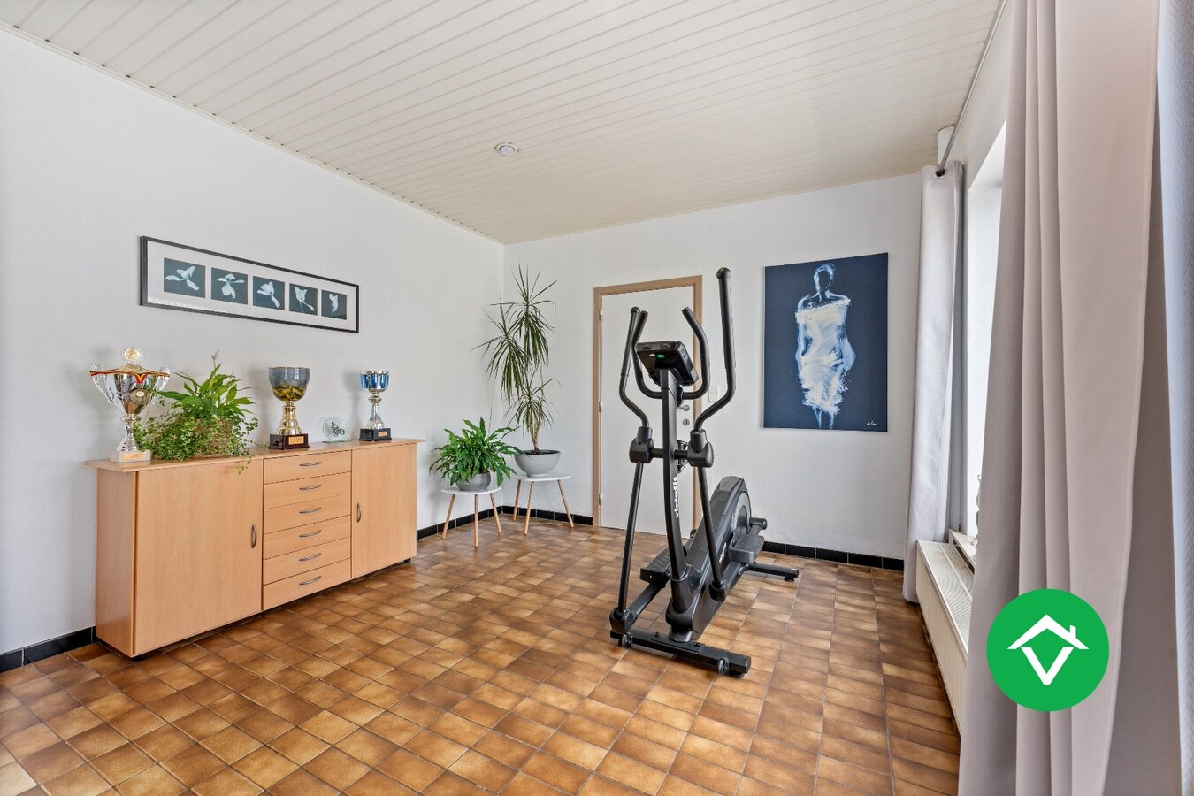 Landelijke woning met bijgebouw en zicht op de velden te koop in Vladslo 