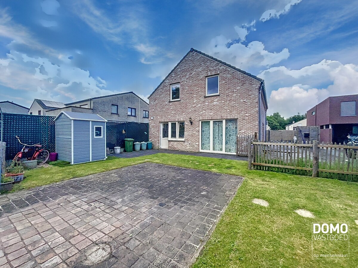 RUIME WONING MET 3 SLAAPKAMERS, TUIN EN RUIME PARKING IN SPALBEEK 