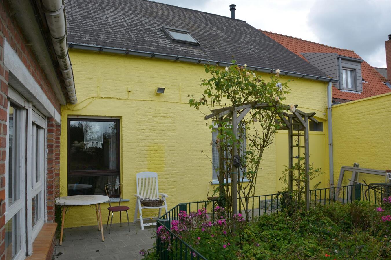 Te renoveren woning met veel mogelijkheden 