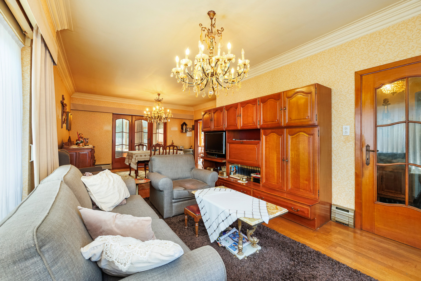 Te renoveren HOB met 3 slpk en 3 garages te Herentals! 