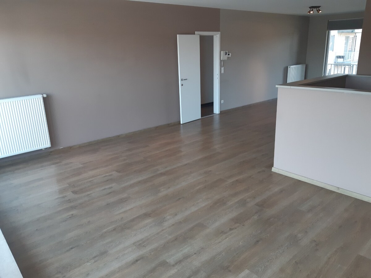 Ruim appartement met 2 terrassen. 
