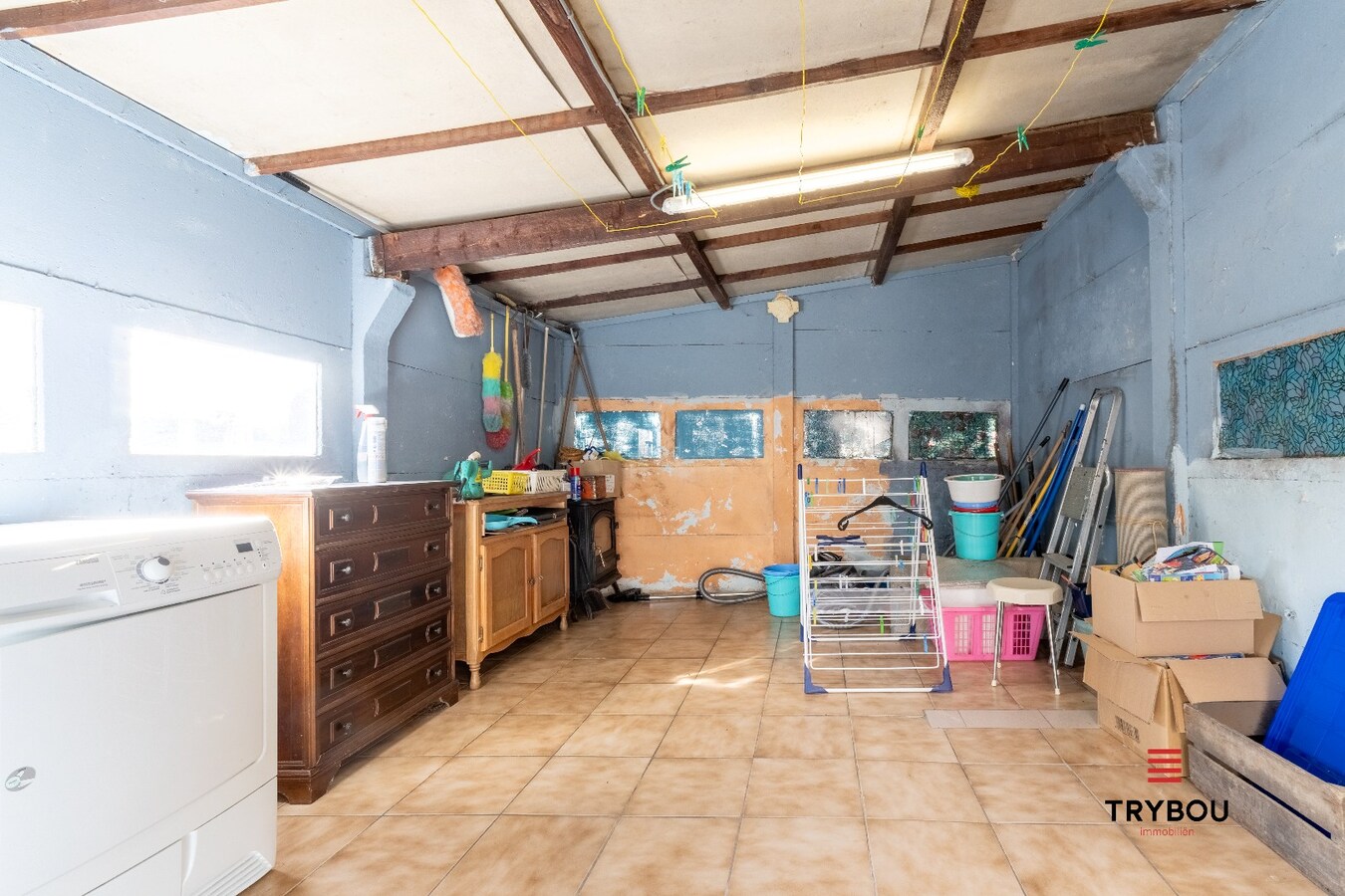 Verrassend ruime woning aan de rand van Houthulst op ruim perceel van 720m². 