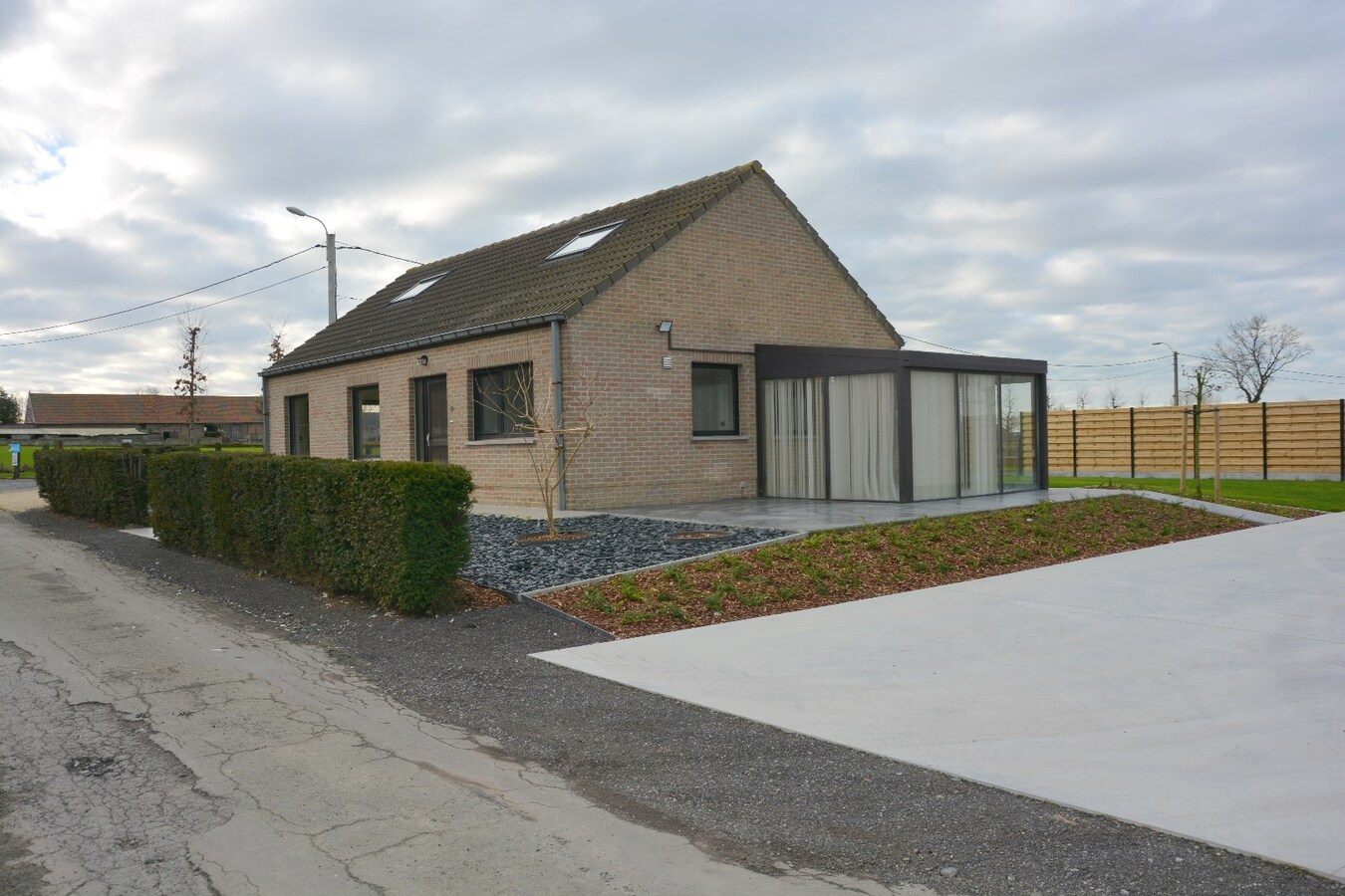 Landelijk gelegen woning met loods! 