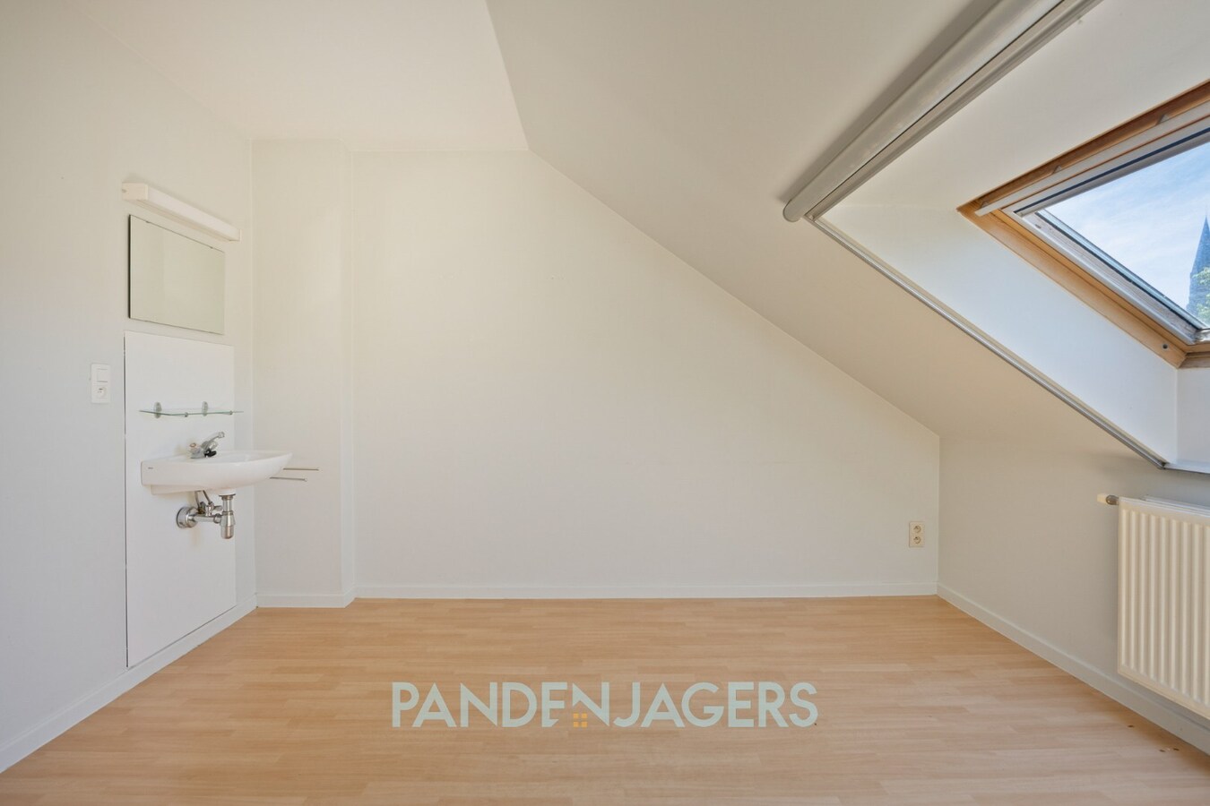 Rijwoning met diepe tuin en extra ingang voor de tuin te Duffel 