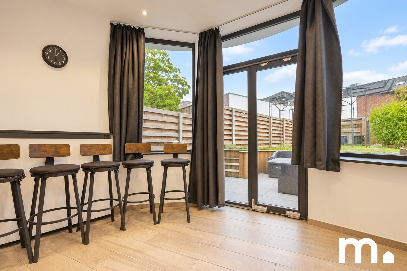 Instapklare woning met 4 slaapkamers, ruime zolder en 16 zonnepanelen in Izegem! 