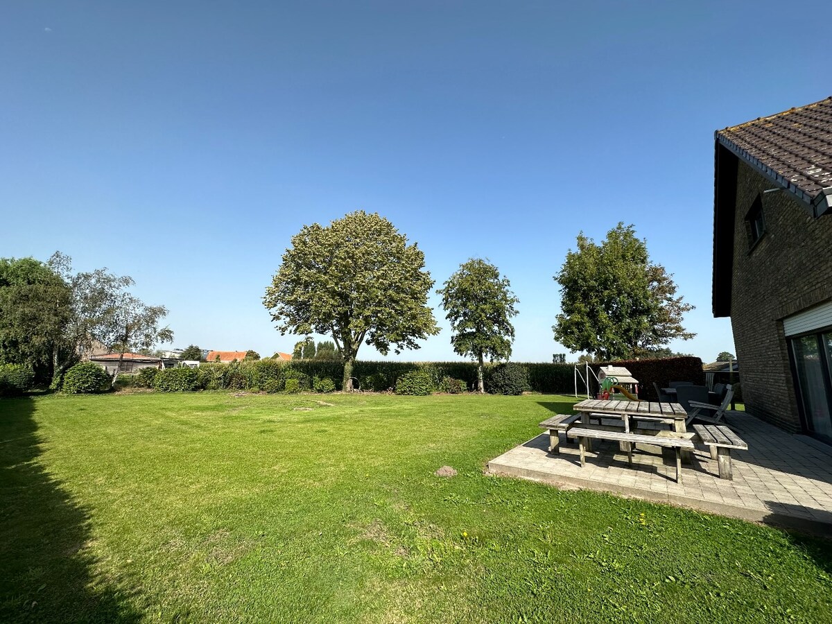 Landelijk gelegen woning met grote tuin 