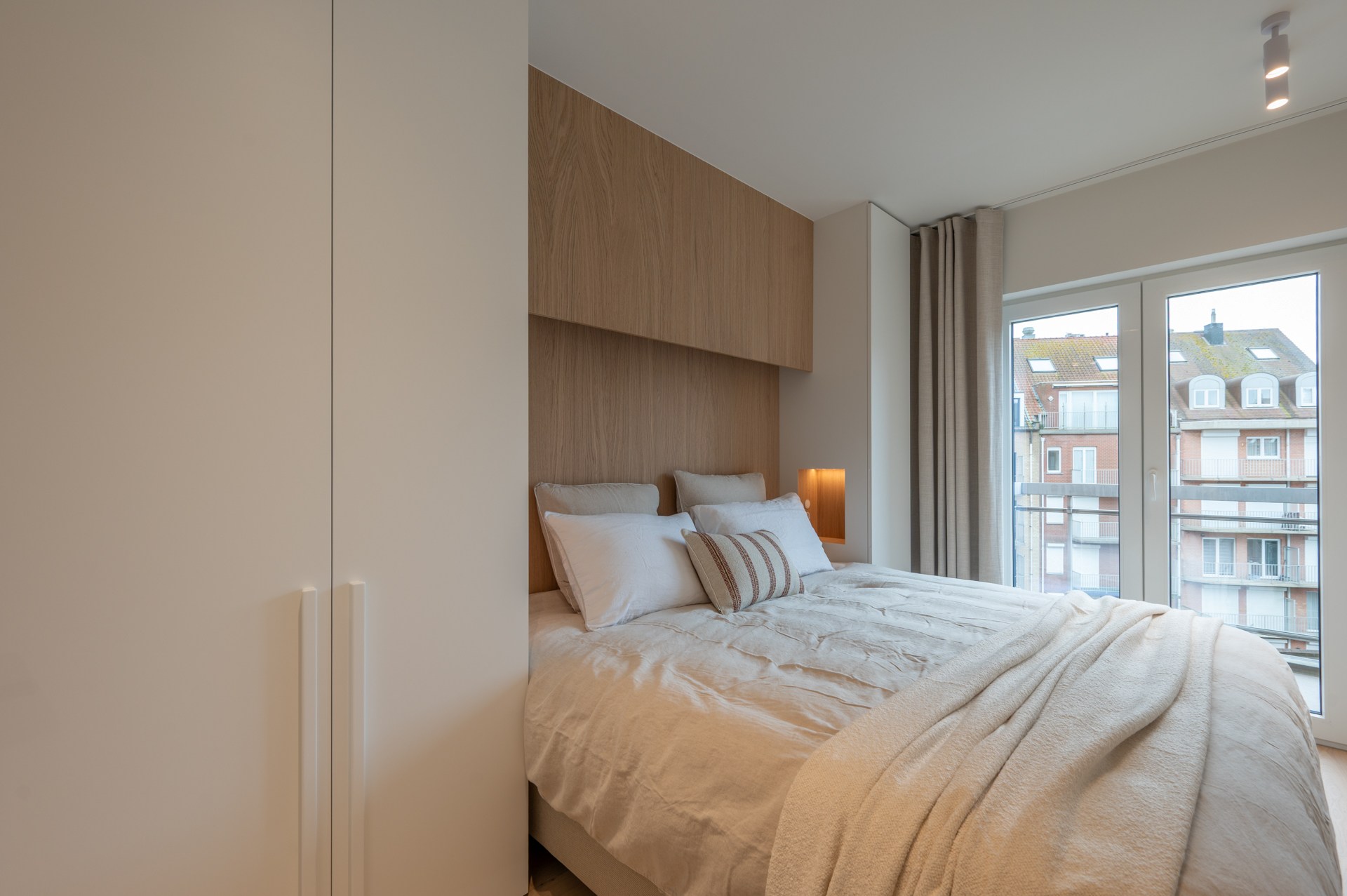 Exclusief gerenoveerd appartement met 3 slaapkamers te koop vlak bij het Albertstrand en het Rubensplein 