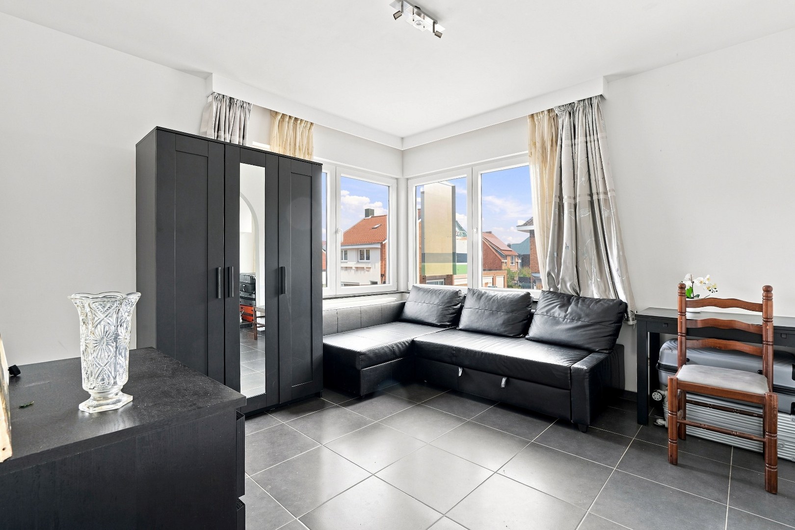 Ruime hoekwoning met 3 woonunits in het centrum van De Panne. 