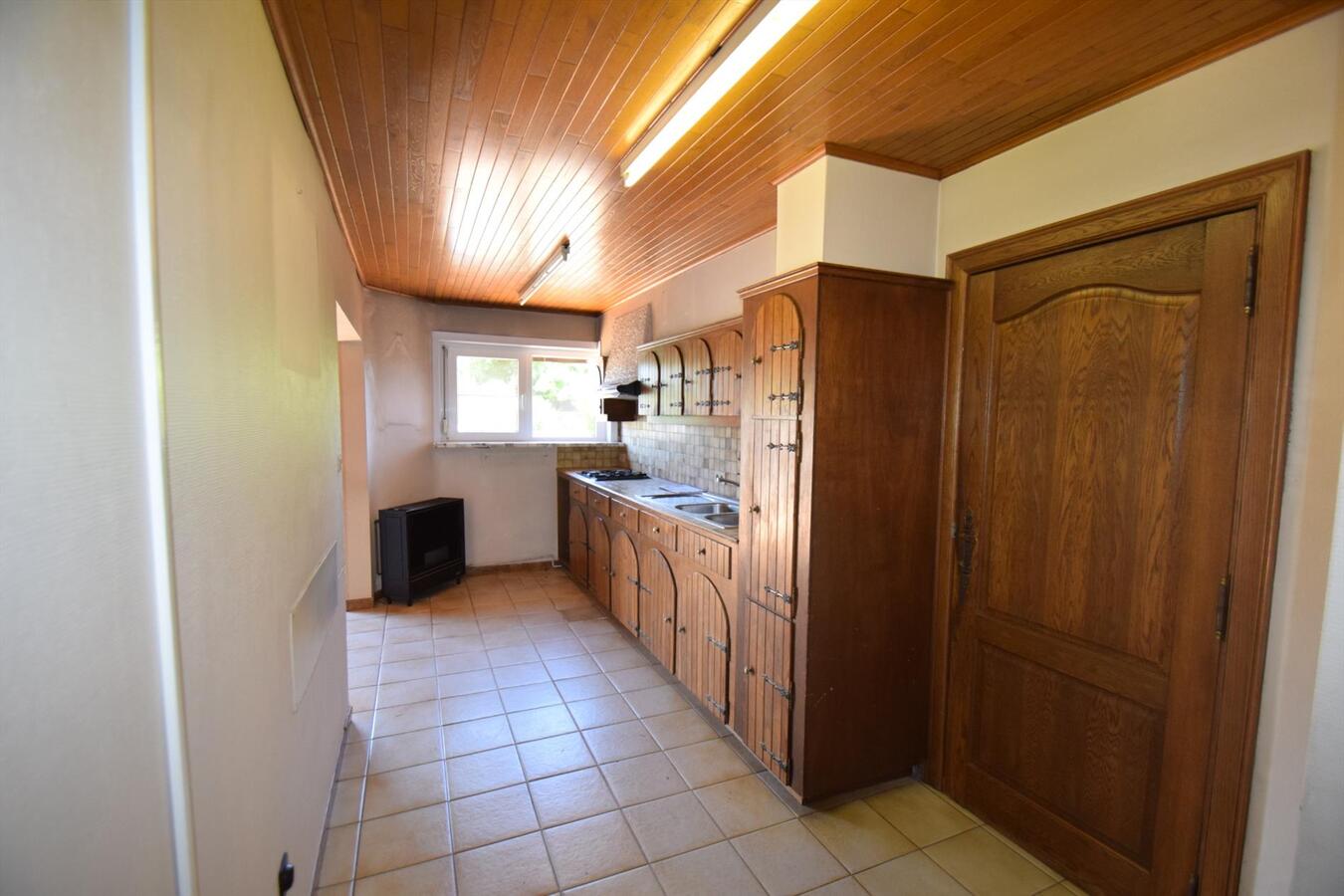 Ruime op te knappen woning met garage + zongerichte tuin, op 538 m² grond 