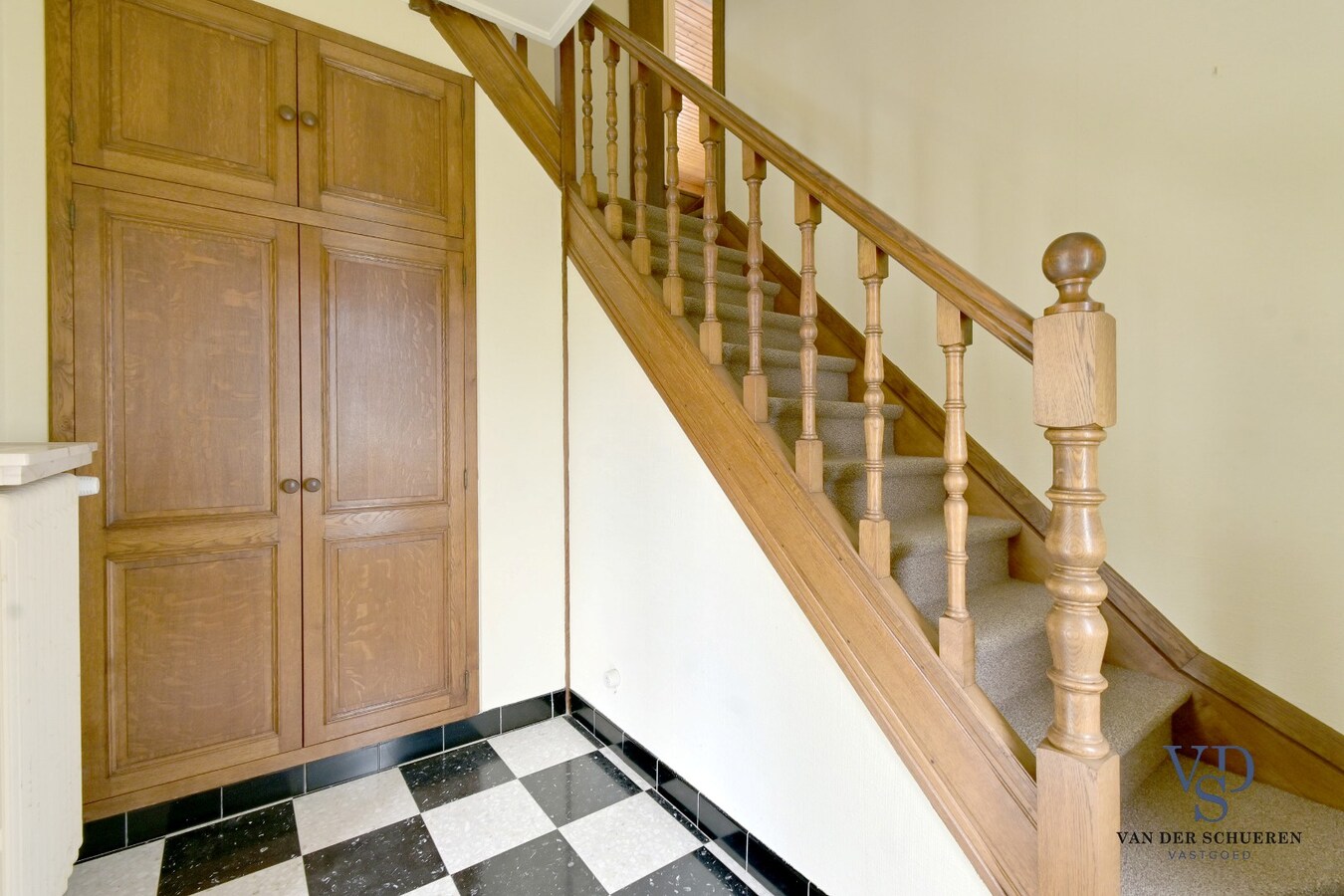Ruim landhuis met tal van mogelijkheden. 