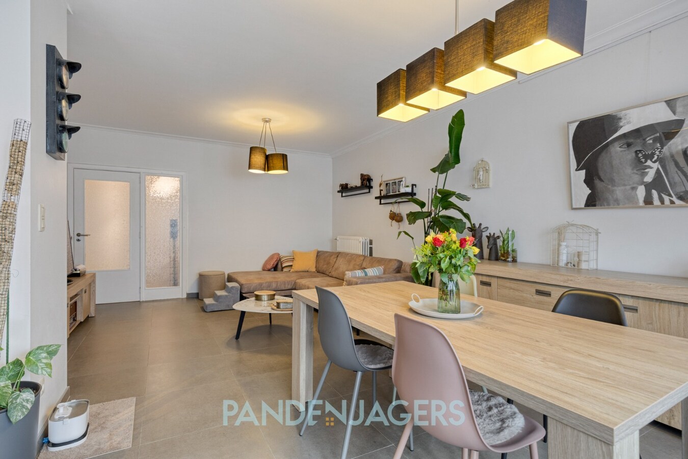 Volledig gerenoveerd appartement met garage te Duffel 